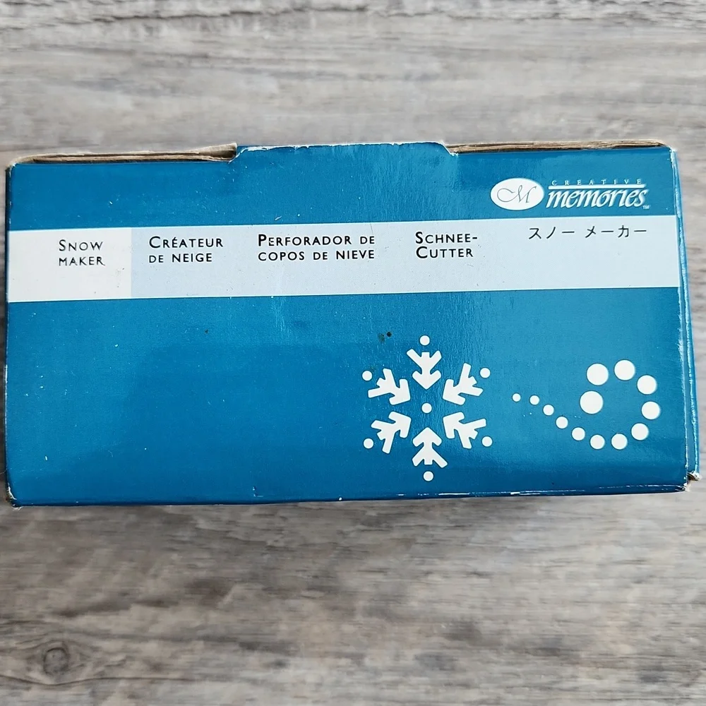 Creative Memories Snow Maker paper punch.